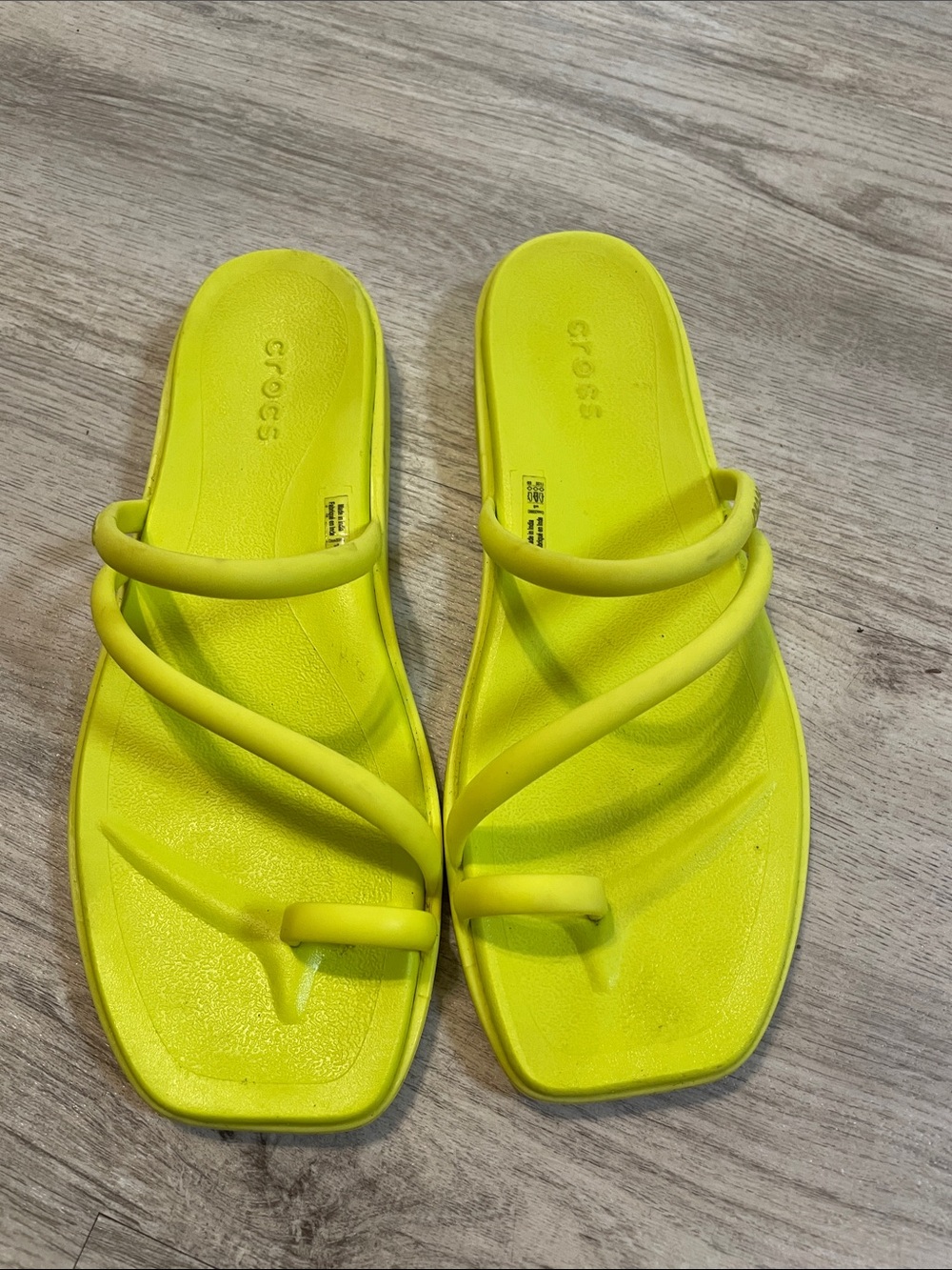 CROCS Women’s Neon Yellow Strappy Toe-Loop Sandals